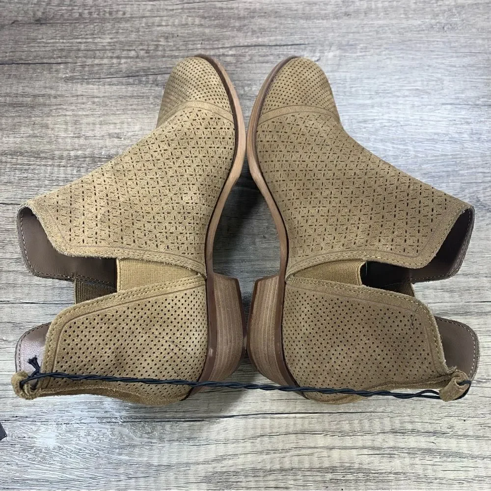 ‎Kensie~Women’s~”Glynda”~Desert Sand Perforated Suede Ankle Booties~Size 8M
